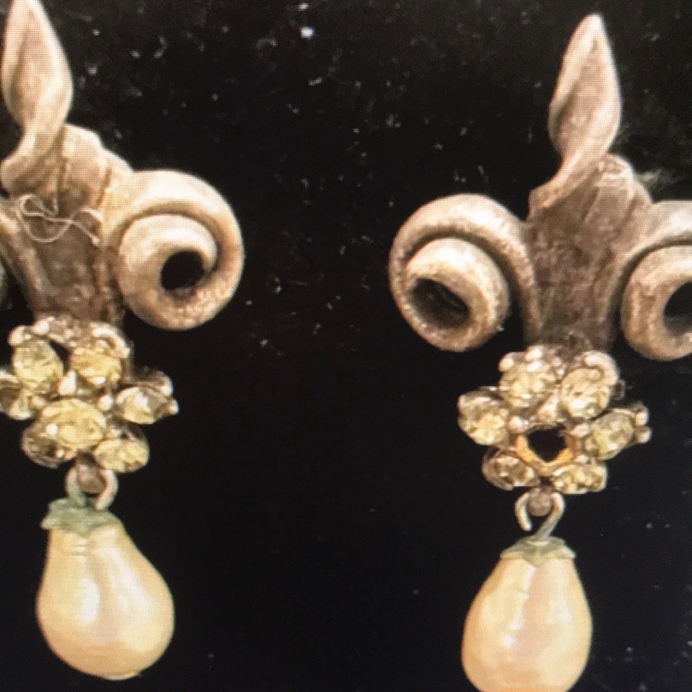 Elegant Gold and Cream Drop Earrings